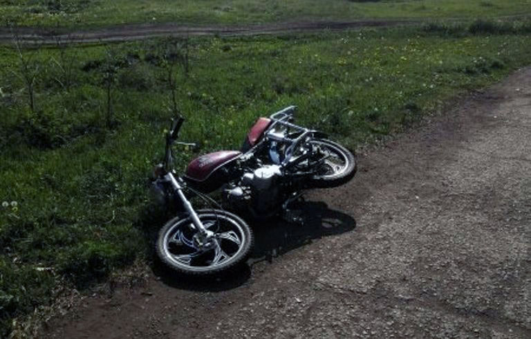 В Архангельской области бесправный мотоциклист получил травмы в ДТП
